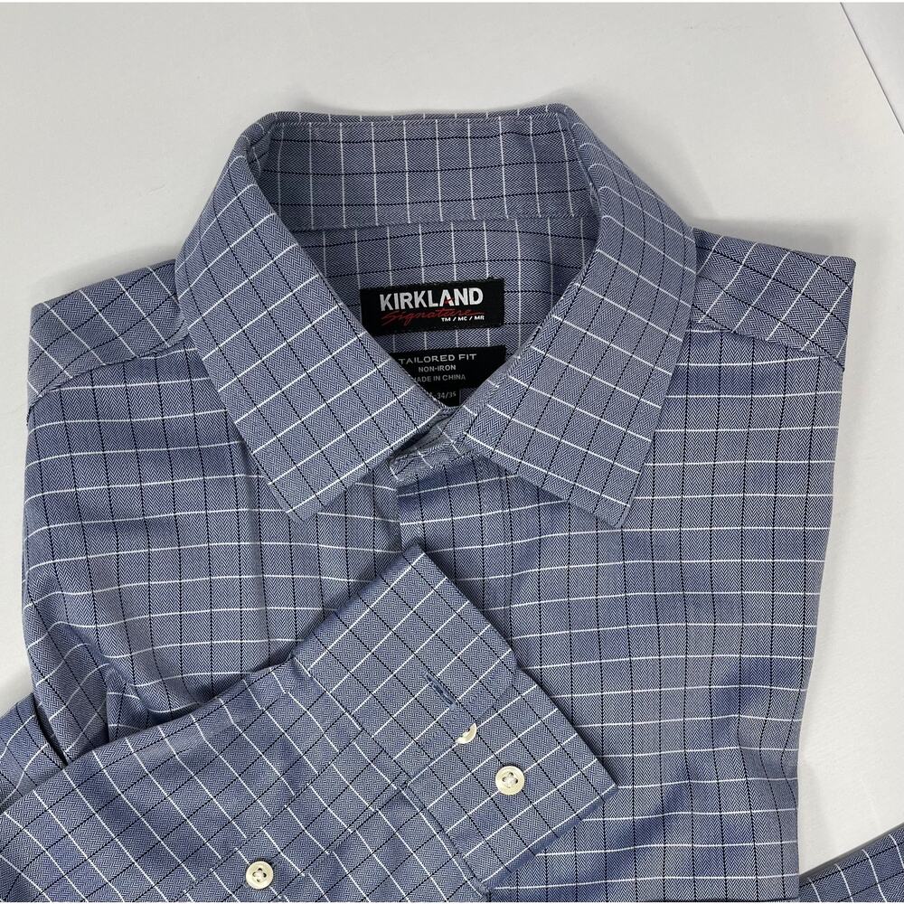 Kirkland Signature Tailored Fit Non-Iron size Medium Pre-Owned in good condition